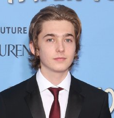 Austin Abrams Wiki, Bio, Girlfriend, Dating or Gay