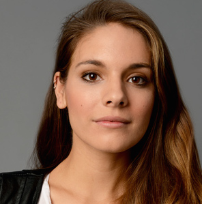 Caitlin Stasey Wiki, Boyfriend, Dating and Hot