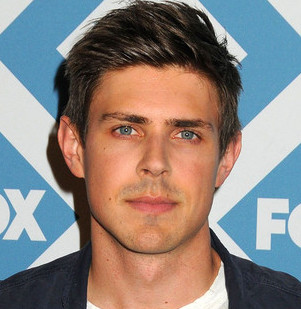 Chris Lowell Wiki, Married, Girlfriend, Dating or Gay