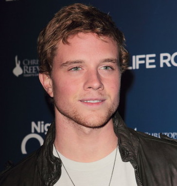 Jonny Weston Wiki, Girlfriend, Dating, Gay or Shirtless