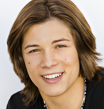 Leo Howard Wiki, Bio, Girlfriend, Dating or Gay