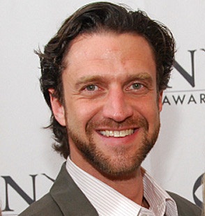 Raul Esparza Wiki, Wife, Divorce, Girlfriend, Dating and Nationality
