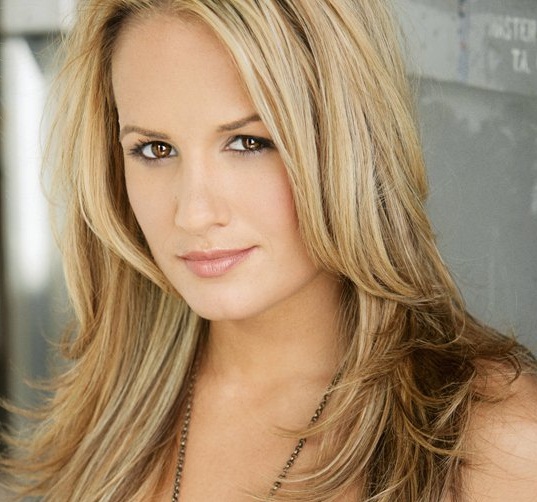 Jenn Brown Married, Husband, Pregnant, Salary and Net Worth