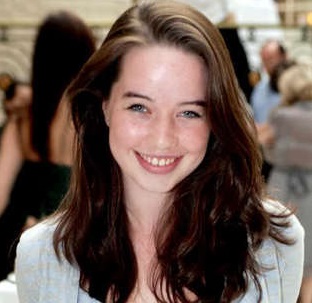 Anna Popplewell Boyfriend, Dating, Measurements and Net Worth