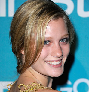 Ashley Hinshaw Wiki, Bio, Boyfriend, Dating and Net Worth