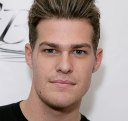 Greg Finley Wiki, Married, Wife, Girlfriend or Gay