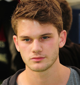 Jeremy Irvine Wiki, Girlfriend, Dating  or Gay and Net Worth