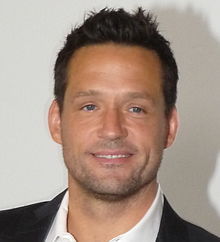 Josh Hopkins Wiki, Married, Wife, Girlfriend or Gay and Net Worth