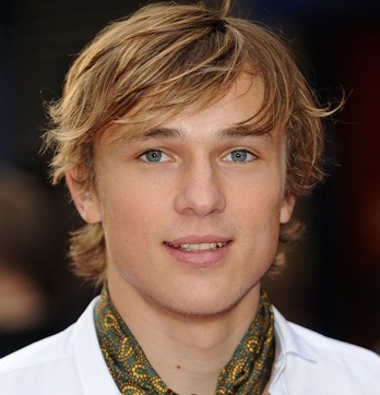 William Moseley Wiki, Girlfriend, Dating or Gay, Shirtless